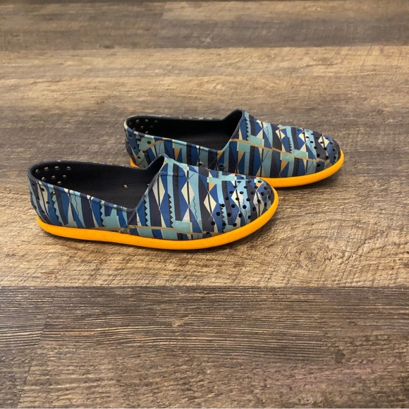 Native Verona Print Junior Slip On Sneaker, Regatta Blue/Begonia - Picture 7 of 9